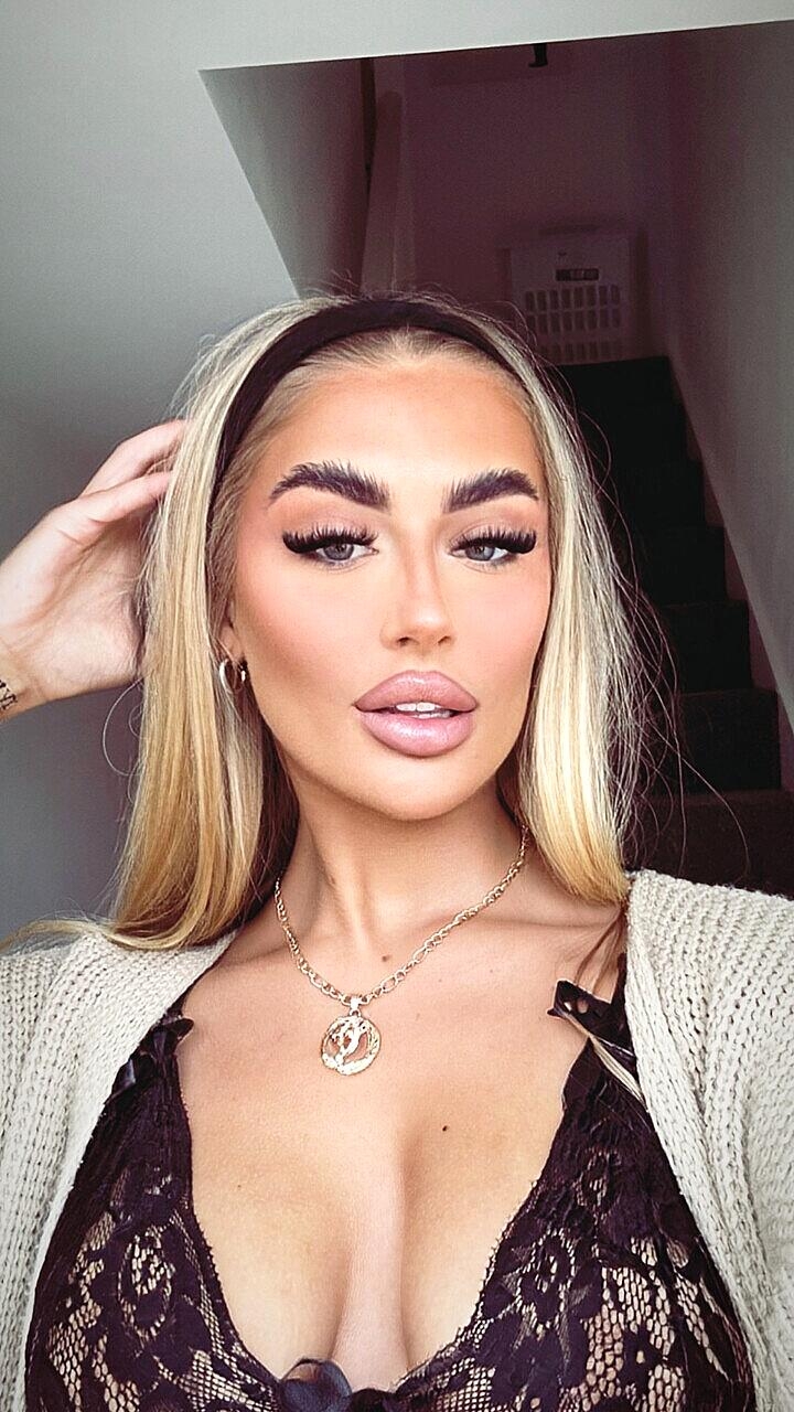 Stacked Blonde Em Leahhhh Flaunts Her Big Tits In A Sexy Compilation Amateur, Babe, Big-Tits, Model, Perfect