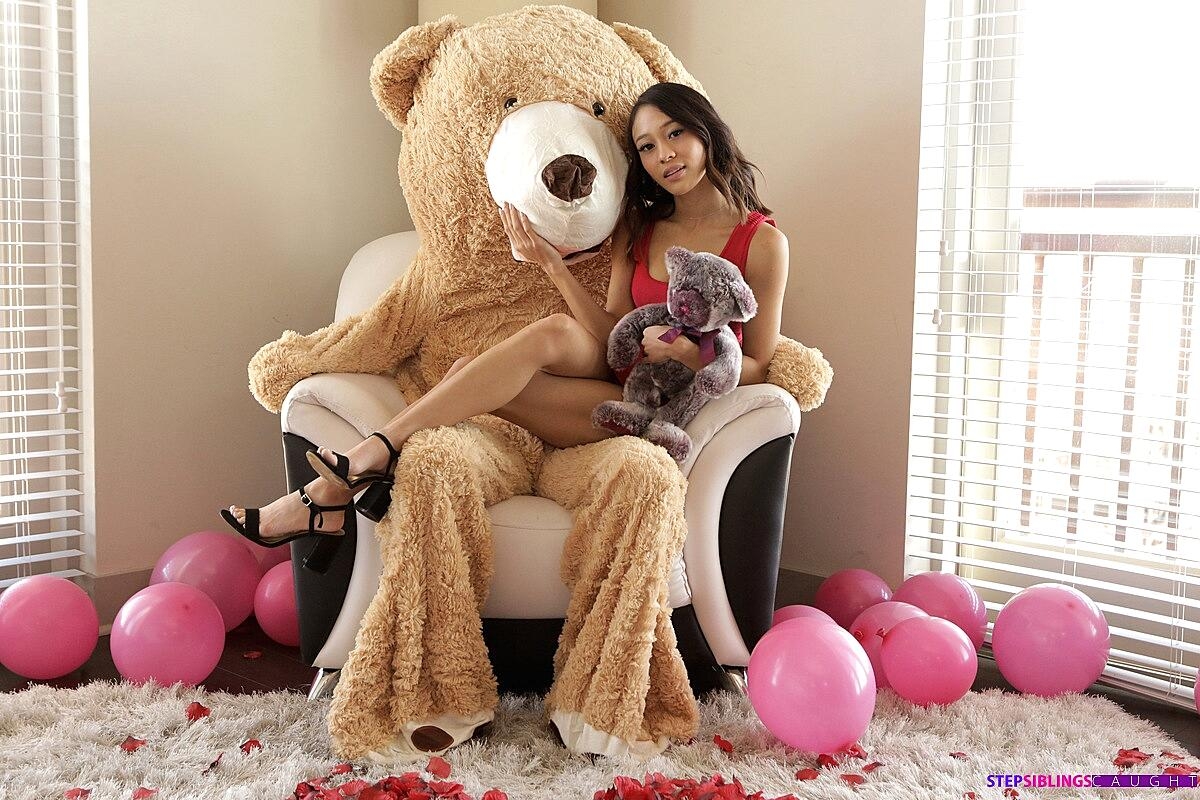 Young Asian girl Jasmine Grey rides costume wearing dude's long penis